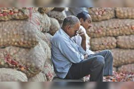 Onion Rate : क्रांती दिनाच्या पूर्वसंध्येला केंद्रीय मंत्र्यांच्या दारात कांदा उत्पादक शेतकरी काढणार रात्र