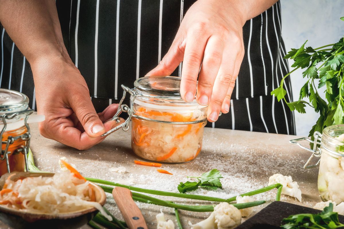 महिलेची फूड प्रिझर्व्हिंगची अनोखी पद्धत; तब्बल आठ महिन्यांसाठी स्वयंपाकाला सुट्टी