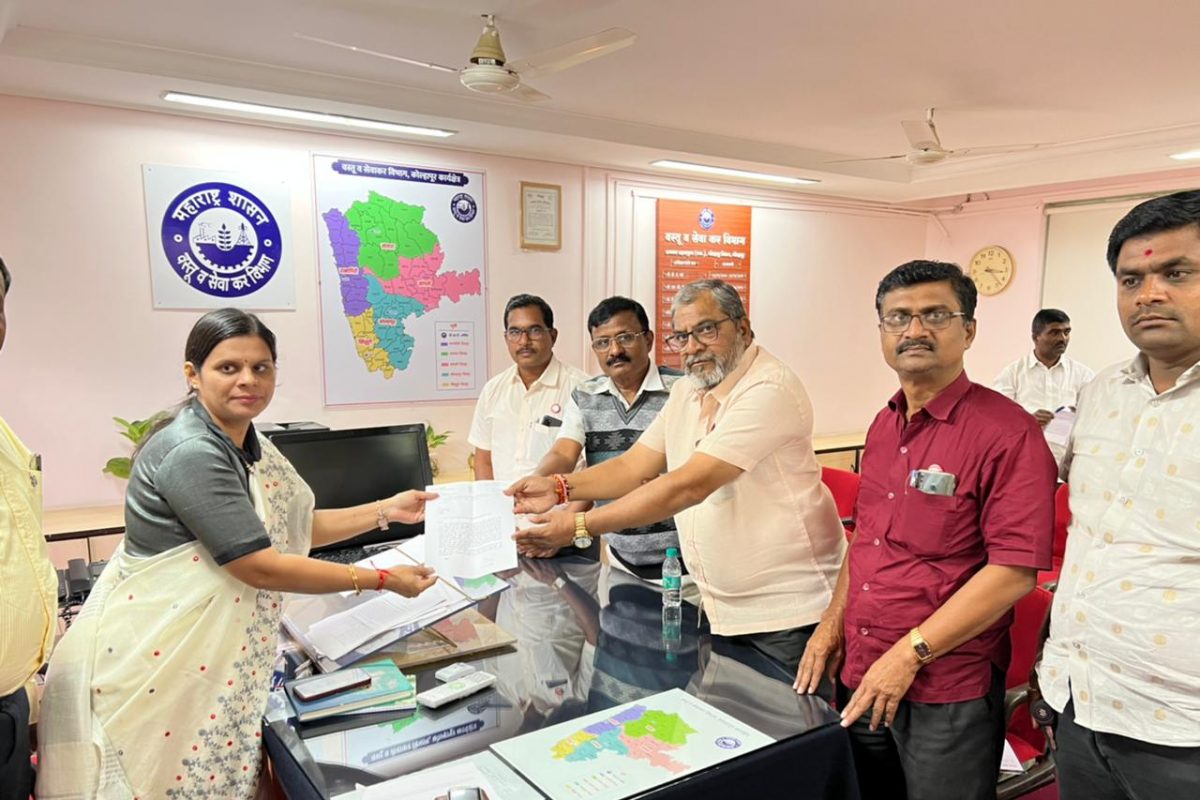 Raju Shetti : राजू शेट्टी म्हणतात साखर कारखान्याच्या गोडाऊनवर धाडी टाका