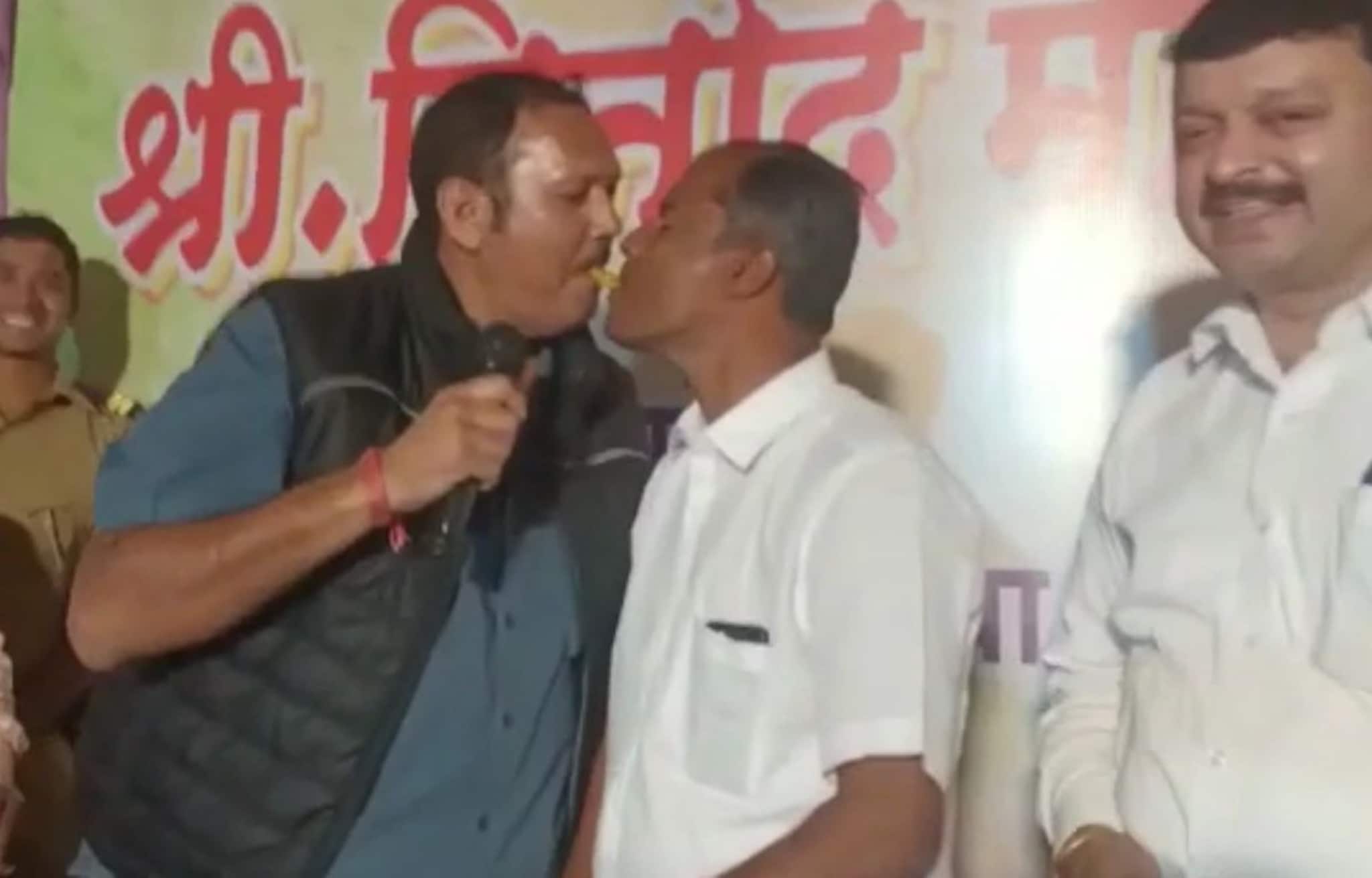 देख रहे हो 'बिनोद', उदयनराजेंनी असा भरवला पेढा की सगळे पाहतच राहिले! VIDEO
