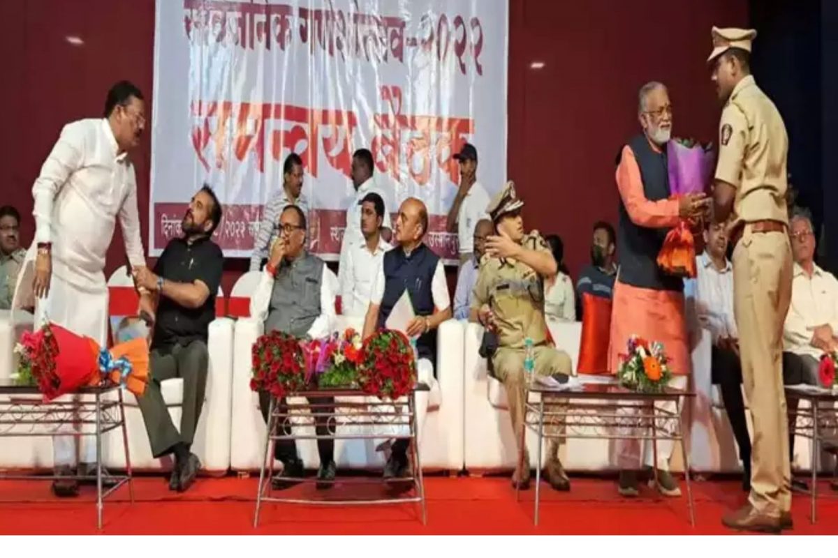 शिंदे-ठाकरे गटात मानापमान नाट्य; खैरेंचा सत्कार आधी केला म्हणून शिरसाट रागावले, शेवटी...