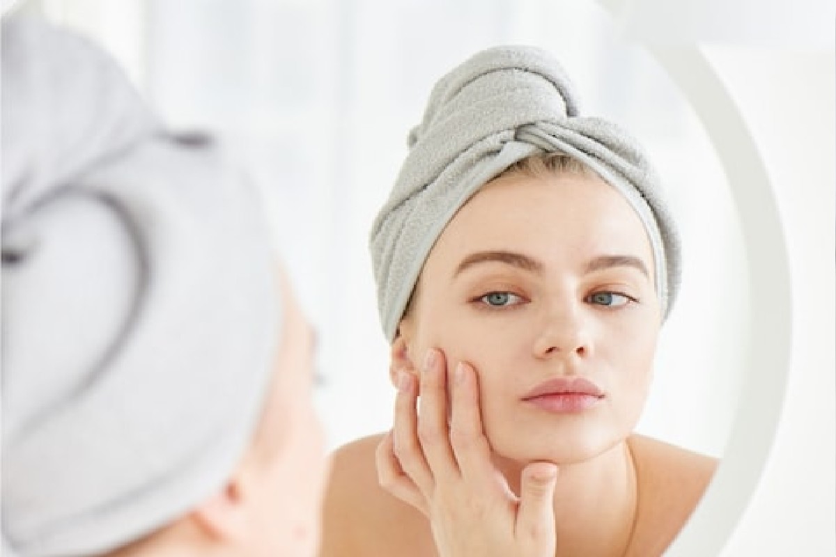 पावसाळी वातावरणातही स्कीन राहील एक्स्ट्रा ग्लोईंग; एक्सपर्ट्सने सांगितल्या या सोप्या टिप्स