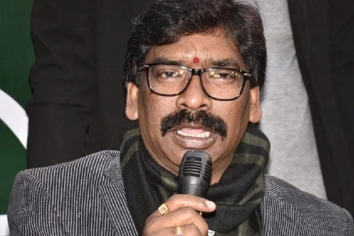 राज्यपालांकडे तक्रार केल्यानंतर मुख्यमंत्री हेमंत सोरेन यांनी नवा डाव टाकला आहे.