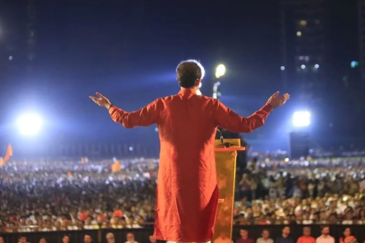 शिवसेनेमध्ये दोन गट निर्माण झाल्यामुळे दसरा मेळाव्यावरून सुद्धा रस्सीखेच सुरू झाली