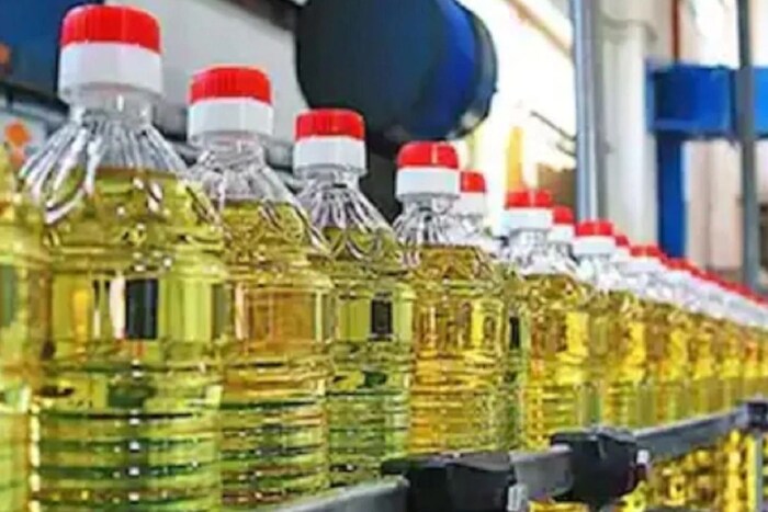 पॅक तेल : सील न उघडलेले तेल योग्य स्थितीत साठवल्यास ते 2 वर्षांपर्यंत टिकू शकते. मात्र ते थंड ठिकाणी साठवले गेले पाहिजे. तेलाच्या पॅकचे सील उघडल्यानंतर ट्रे लवकरात लवकर वापरावे आणि त्याच्या वासात किंवा रंगात होणाऱ्या बदलांकडे लक्ष दिले पाहिजे. 