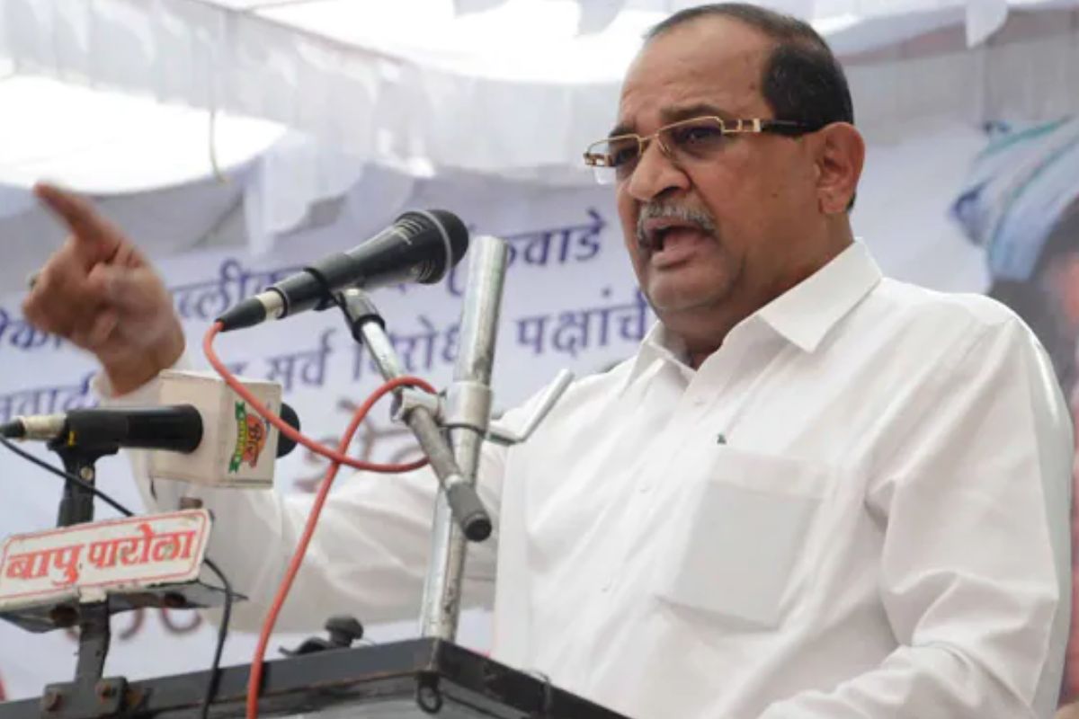 कोरोनानंतर राज्यासमोर आता लंपी आजाराचे संकट उभे ठाकले आहे. लंपीच्या आजारामुळे अनेक अफवांना पेव फुटला आहे