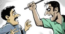 धक्कादायक! प्रवासाचे भाडे मागणाऱ्या रिक्षाचालकावरच प्राणघातक हल्ला