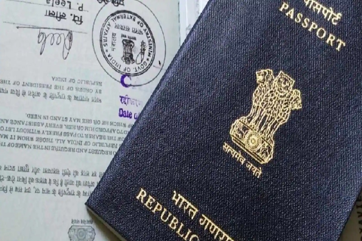 धक्कादायक! व्हिजा यायला उशीर झाल्याने तरुणानं संपवलं आयुष्य अन् दुसऱ्याच दिवशी...