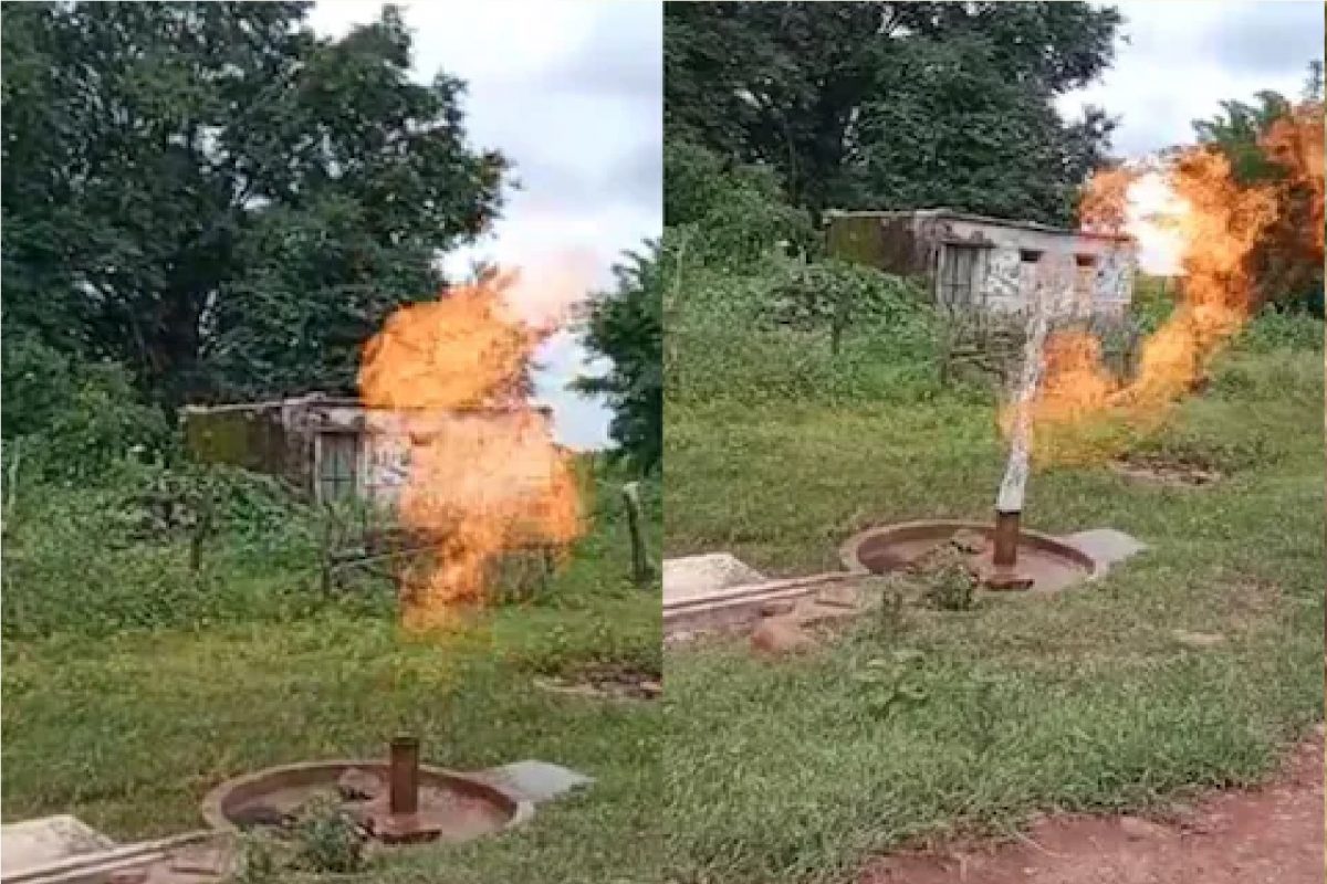 हँडपम्पमधून एकाच वेळी निघतंय पाणी आणि आग.