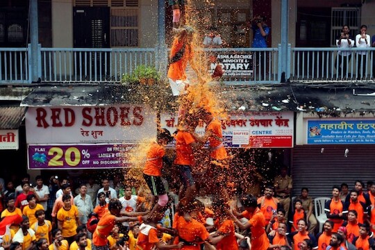 गोविंदांच्या सरकारी नोकरीवर विद्यार्थी भडकले