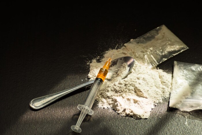  अमली किंवा नशेचे पदार्थ विमानात नेण्यास सक्त मनाई आहे. 