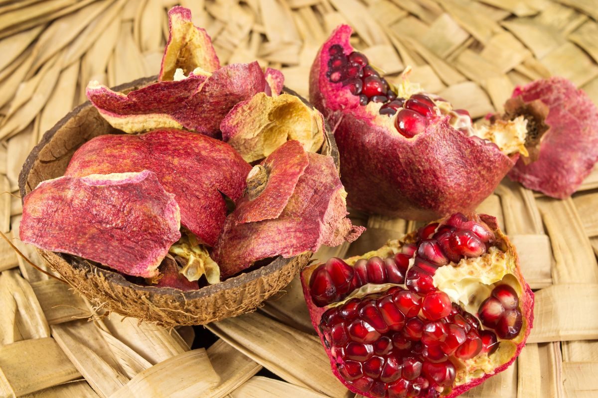 डाळिंबाच्या सालीचे फायदे