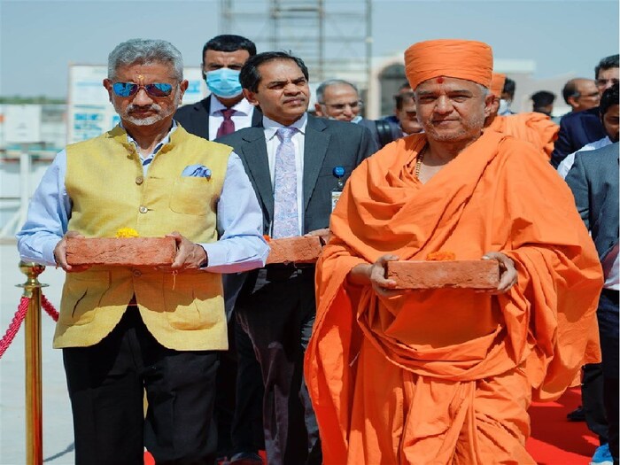 हिंदू मंदिराचं बांधकाम 55 हजार स्क्वेअर मीटरच्या जमिनीवर होत आहे. फक्त अबू धाबीच नाही तर मध्य पूर्व देशांमध्ये हे पहिलं पारंपरिक हिंदू मंदिर आहे. 