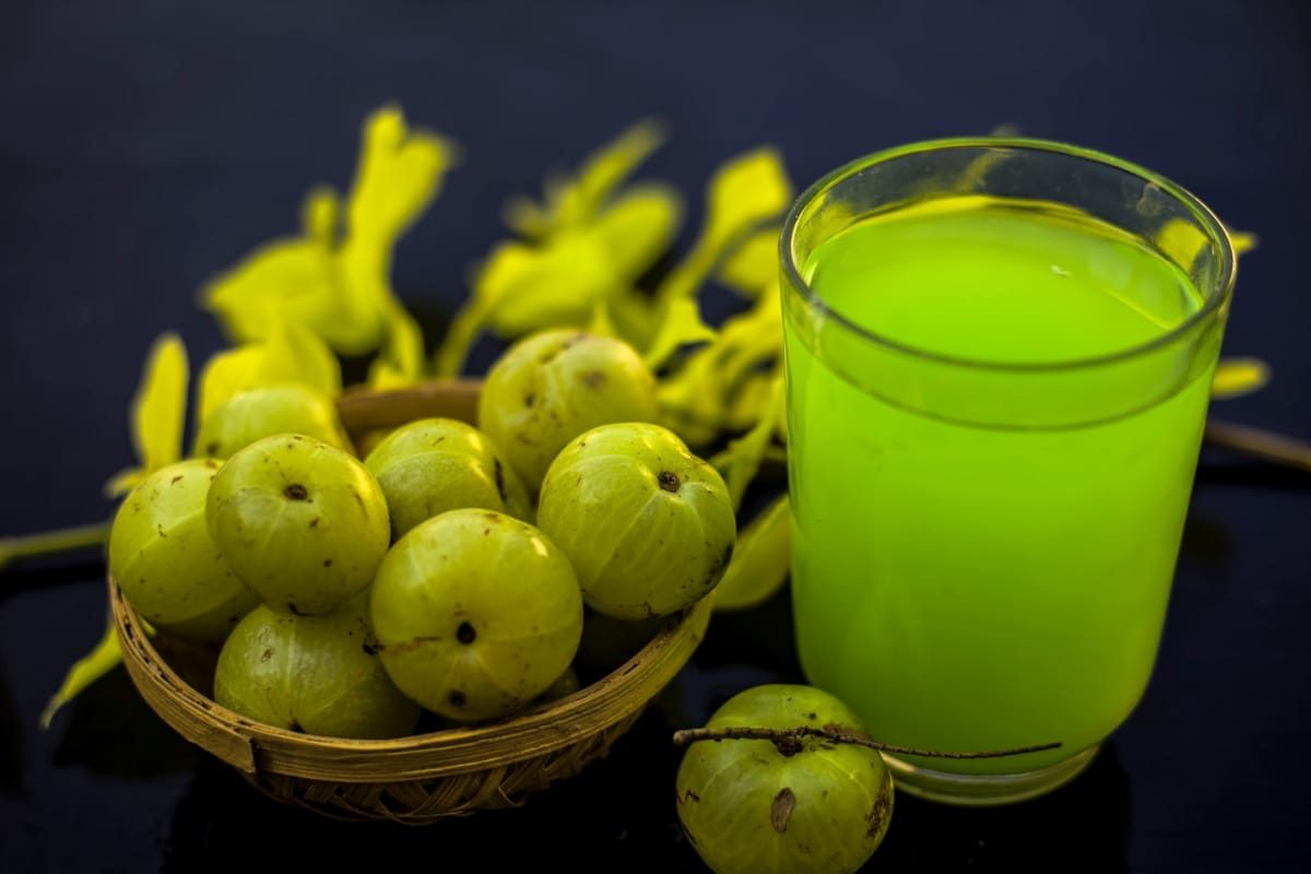 इम्युनिटी बूस्टशिवाय आवळा ज्युस पिण्याचे आहेत भरपूर फायदे; यकृतही राहते निरोगी
