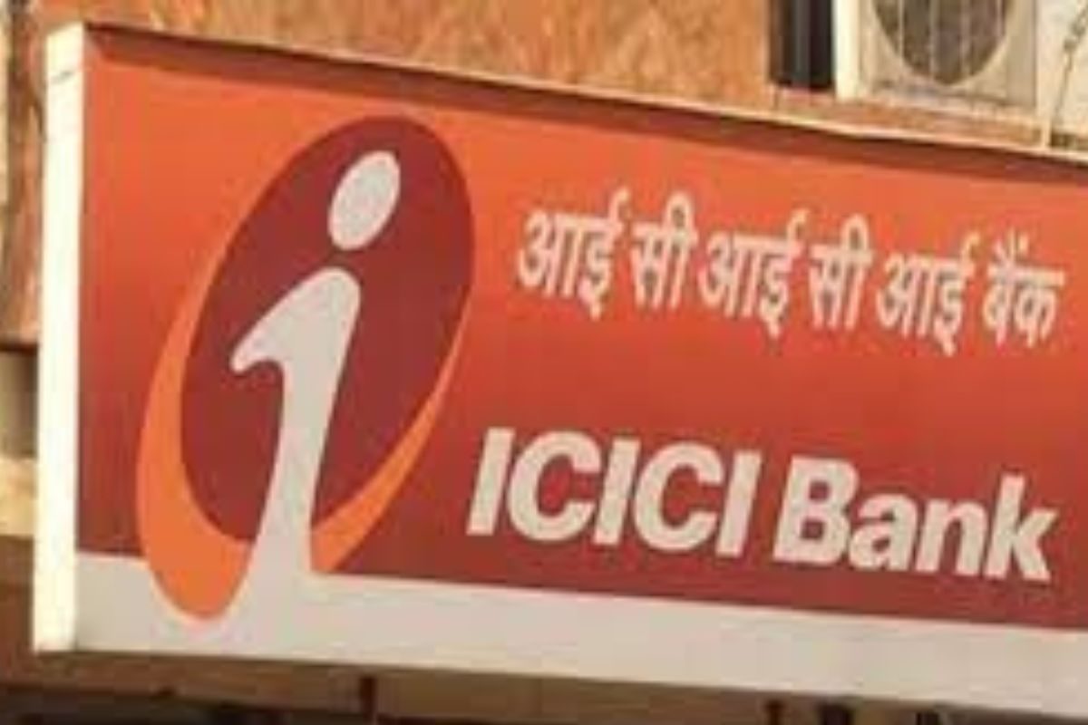 ICICI बँकेकडून अलर्ट, या ग्राहकांना Transaction वर भरावे लागणार जास्त पैसे