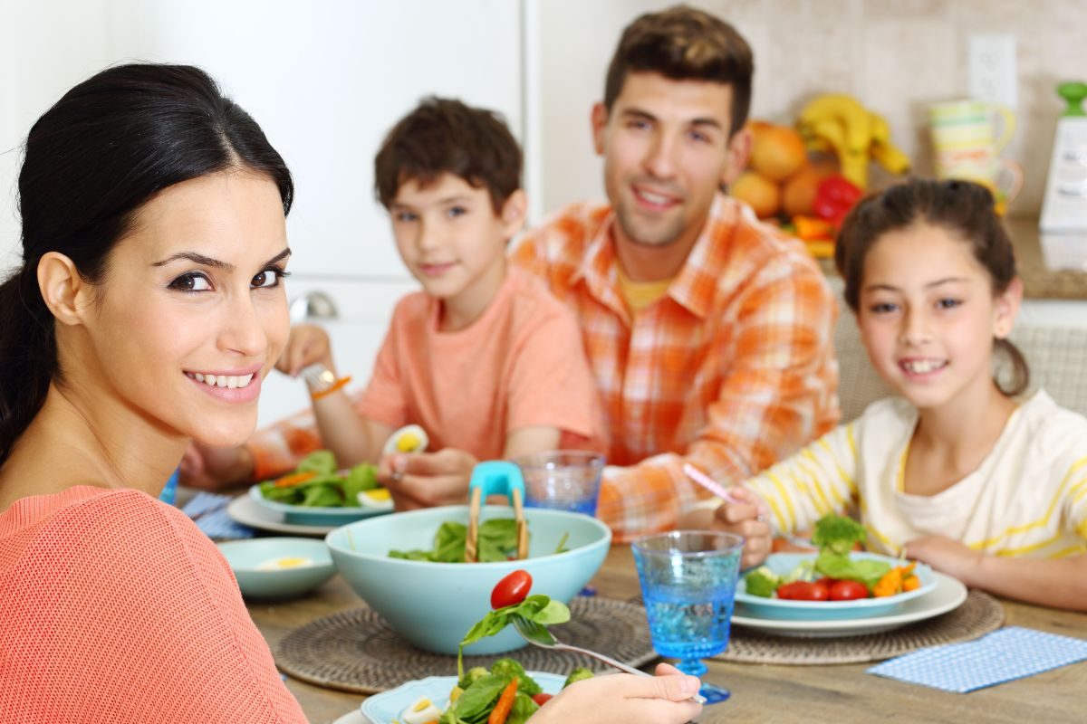 Diabetic Diet: डायबिटीज असणाऱ्यांच्या ताटात रात्री हे पदार्थ हवेत; शुगर नियंत्रित राहील