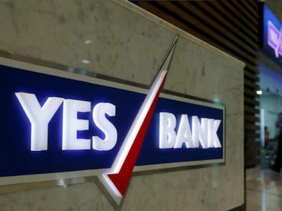 Yes Bank- ही बँक 7 दिवस ते 10 वर्षांपर्यंतच्या FD वर 3.75% ते 7.50% व्याजदर देते. 9 डिसेंबरपासून हे नवे दर लागू करण्यात आले आहेत. 1 वर्ष 20 महिने 7.50% FD ठेवणाऱ्यांना इतकं व्याजदर मिळणार आहे. 