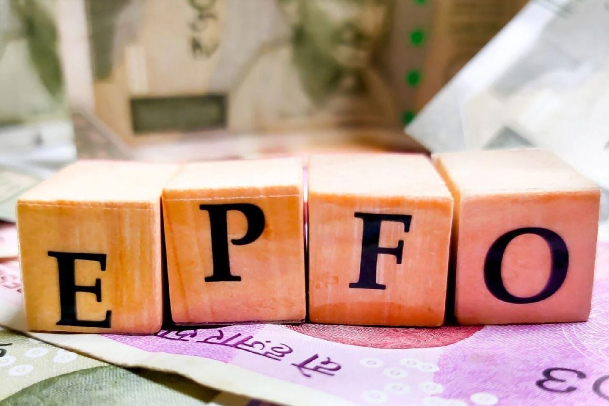 EPFOकडून सरकारी पेन्शनधारकांना मोठा दिलासा, घरबसल्या होईल 'हे' महत्त्वाचं काम