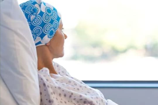 Cancer and Age: लहान मुलांपासून वृद्धांपर्यंत कोणालाही होऊ शकतो कॅन्सर; या लोकांना जास्त धोका