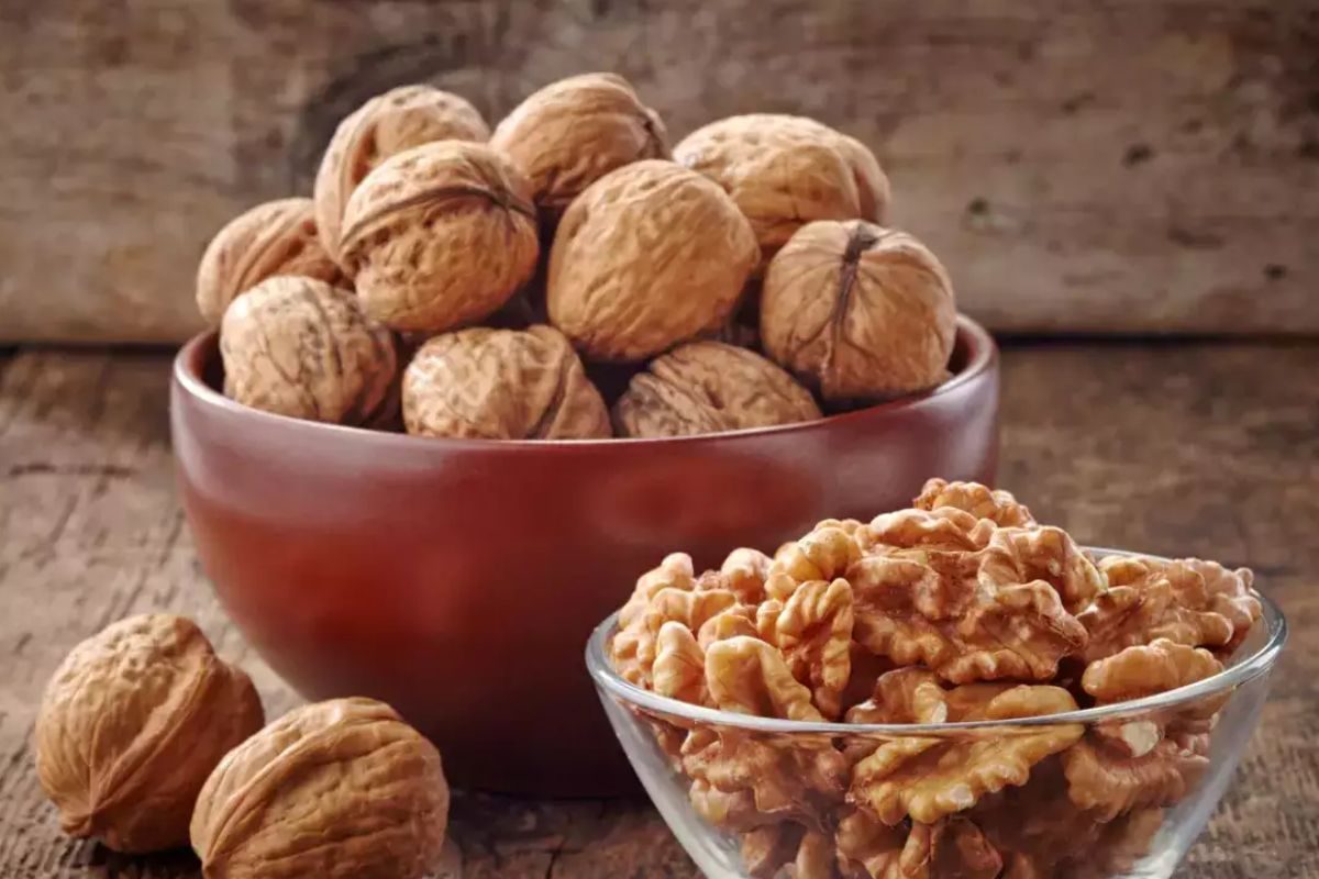 पोषक घटकांचे पॉवर हाऊस आहे अक्रोड; हृदय आणि मेंदूसाठी ठरतं सुपरफूड