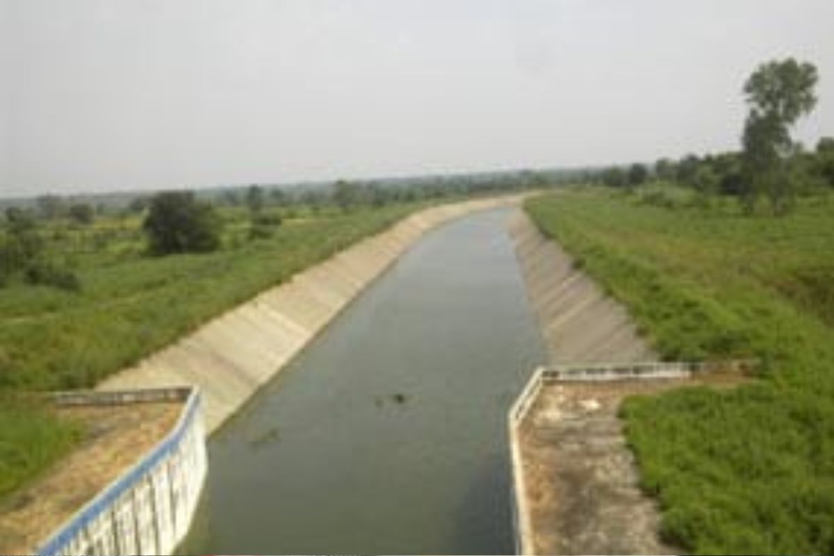 गावोगावी जाऊन कापड विक्रीचा व्यवसाय करणारे दोन तरुण गोसेखुर्द प्रकल्पाच्या उजव्या कालव्यात वाहून गेल्याची घटना भंडाऱ्यात घडली