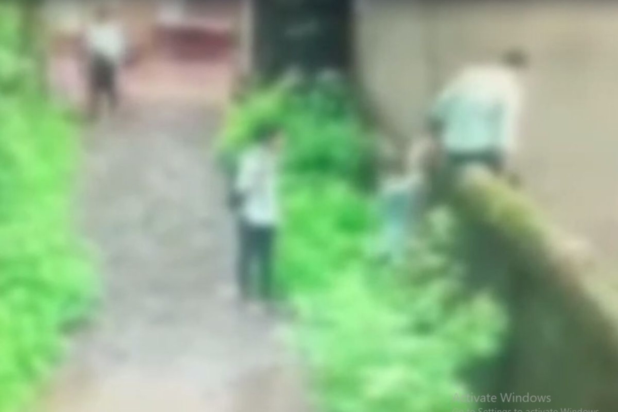 असे कसे मित्र? सोबत पोहोयला गेले अन् 'तो' बुडाला तर मोबाईल घेऊन पळून गेले