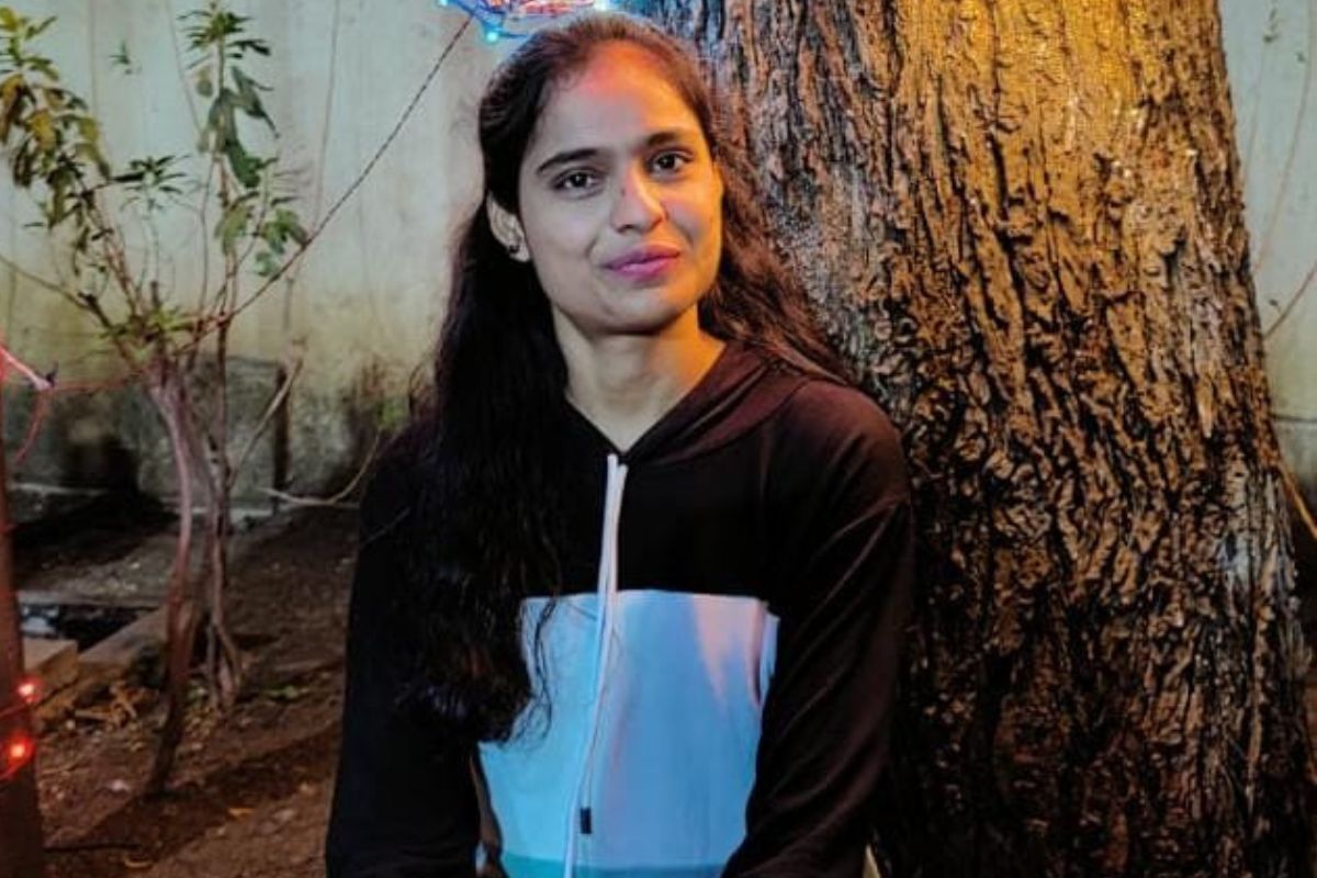 मयत तरुणीने महिला आयोगाच्या नावाने सुसाईड नोट लिहिल्याचे पोलीस सूत्रांनी सांगितलं