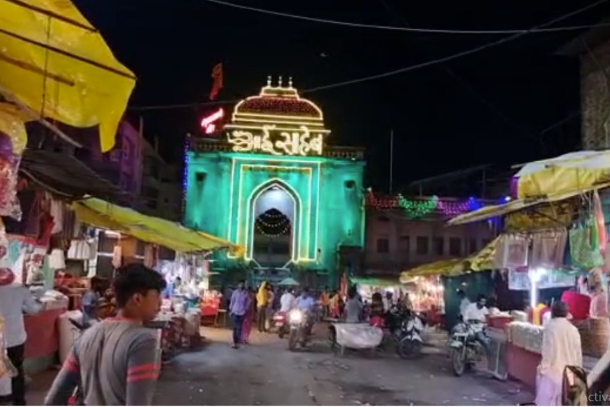 बाल संरक्षण समितीने नवरात्र च्या पार्श्वभूमीवर ही कारवाई केली आहे.