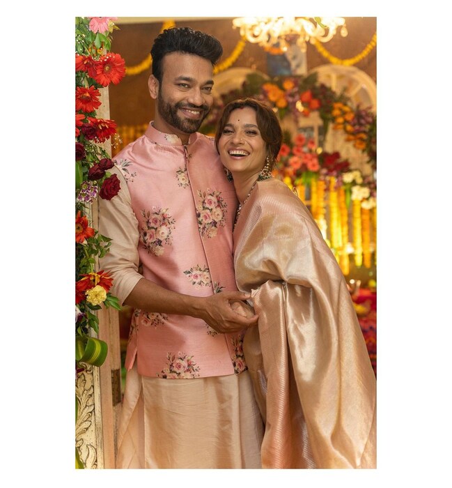 त्यांचे हे फोटो सध्या सोशल मीडियावर मोठ्या प्रमाणावर व्हायरल होत असून चाहत्यांच्या पसंतीस उतरत आहे. 