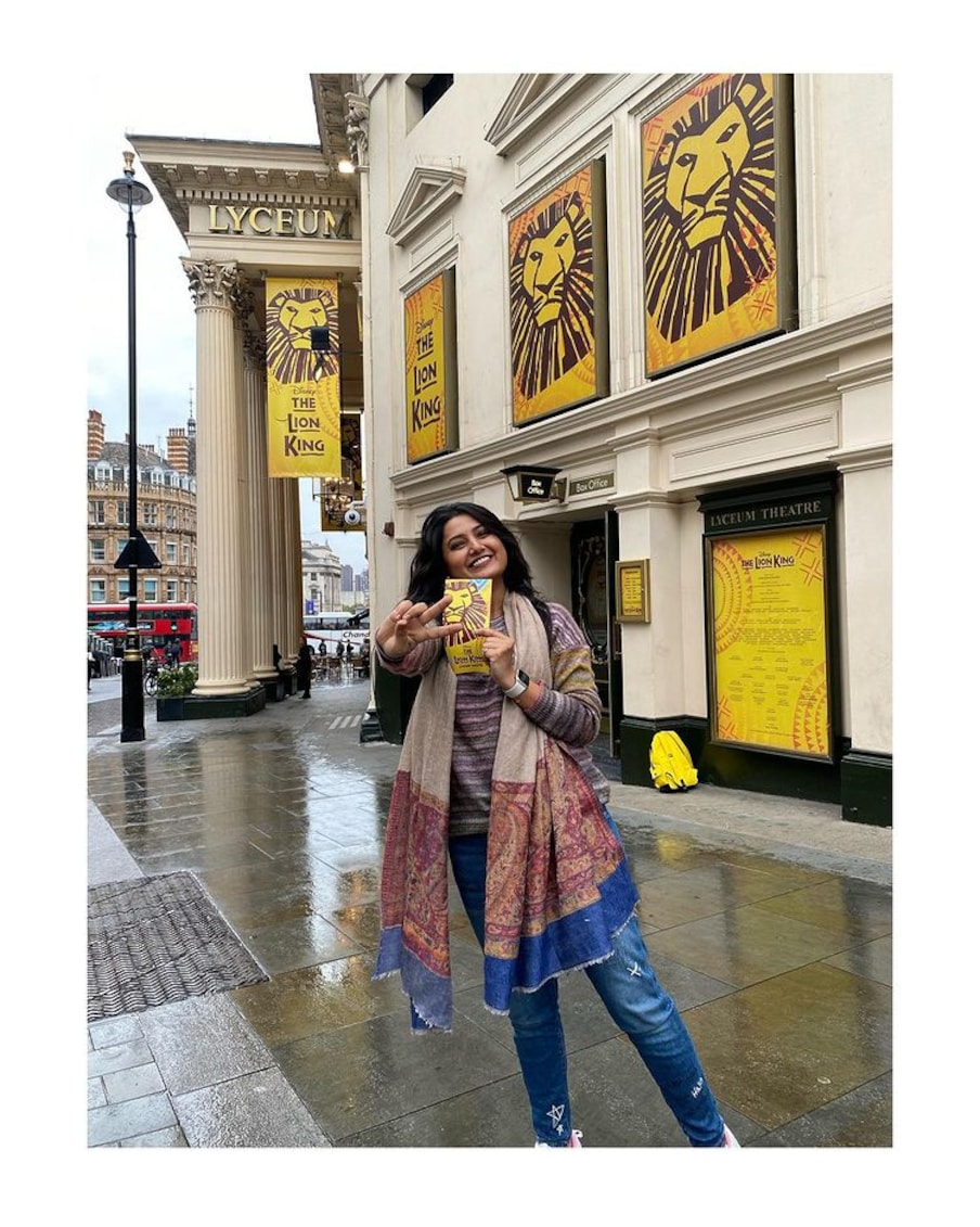 दरम्यान लंडनमध्ये प्राजक्ता शुट सांभाळून फिरताना दिसतेय. तिने काही फोटो देखील सोशल मीडियावर शेअर केलेत. 