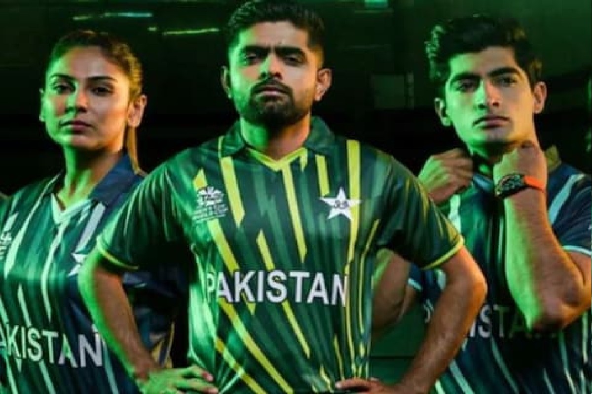 VIDEO : अरे, हे तर टरबूज... पाकिस्तान क्रिकेट टीमच्या जर्सीला मिळाला घरचा आहेर!