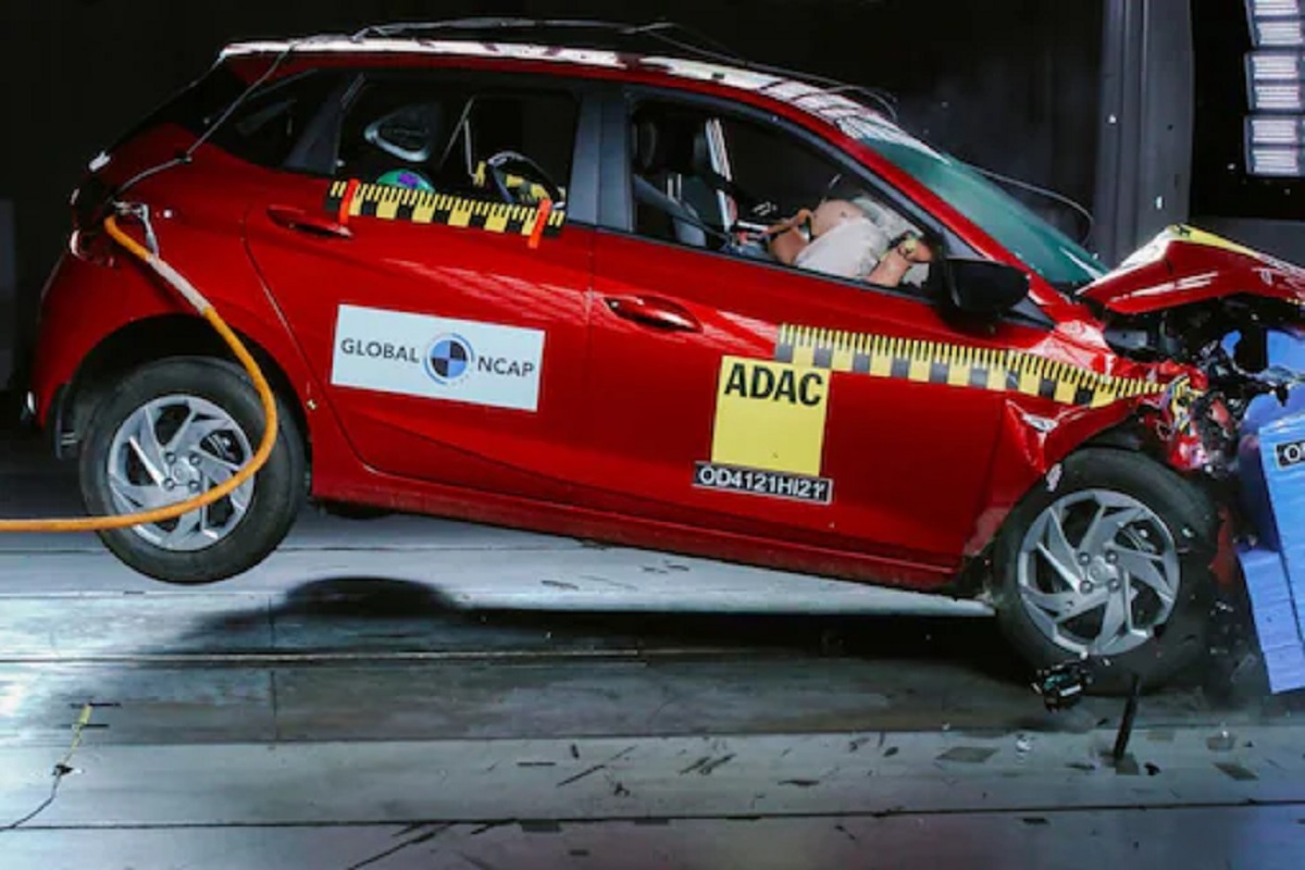 कारमधून प्रवास करताना सीट बेल्ट नक्की लावा; अन्यथा 'या' कारणामुळे एअरबॅगही असूनही उपयोग होणार नाही