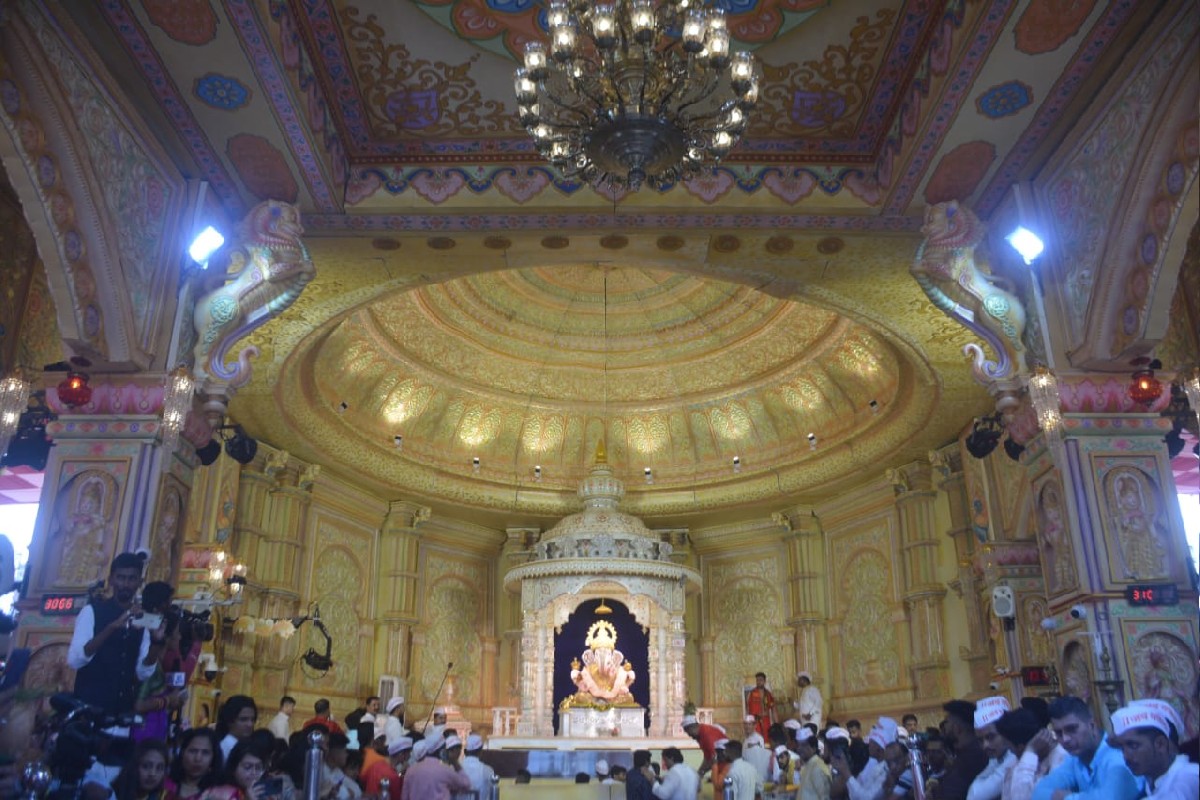 पुण्यातील हे 10 गणपती या गणेशोत्सवात नक्की पाहायला हवेत.