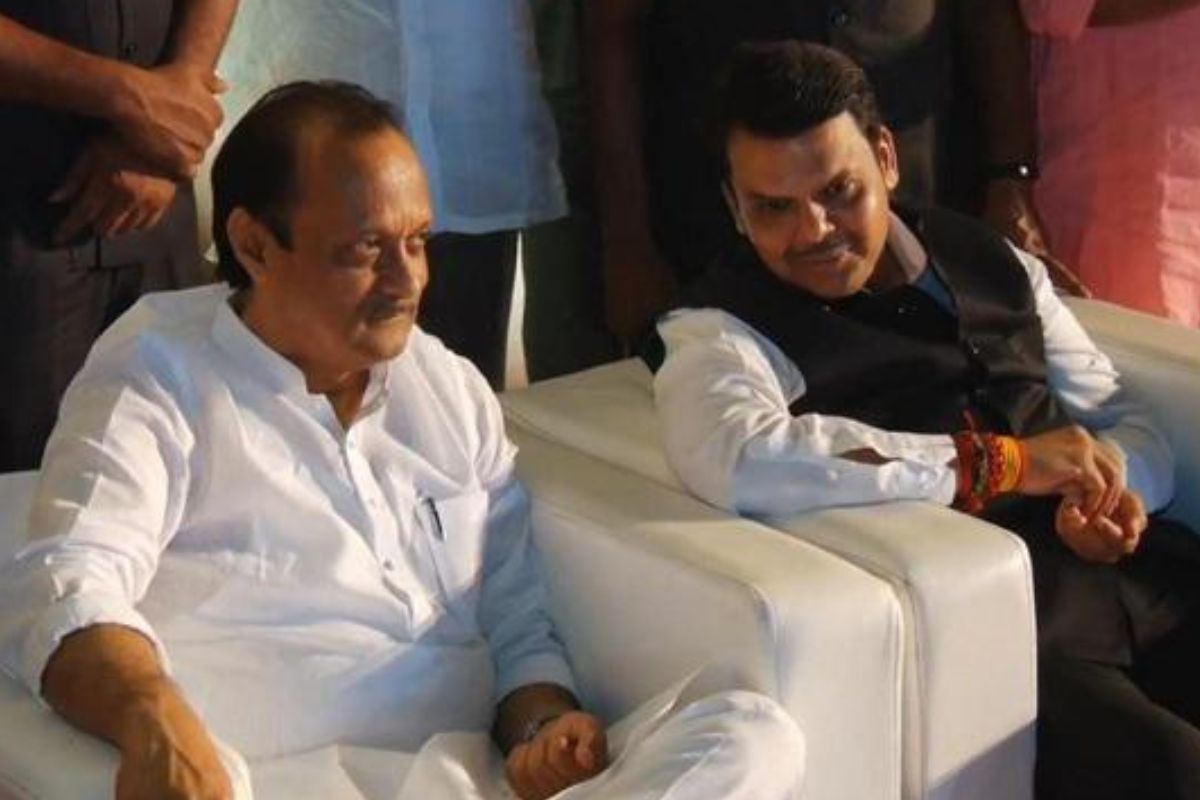 'वर्ष बाकी आहे, दादांनी विचार करावा', फडणवीसांची मागणी अजित पवार मान्य करणार?