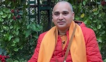 गलेलठ्ठ पगाराची नोकरी सोडून झाले संन्यासी, कारण वाचून बसेल धक्का गलेलठ्ठ पगाराची नोकरी सोडून झाले संन्यासी, कारण वाचून बसेल धक्का