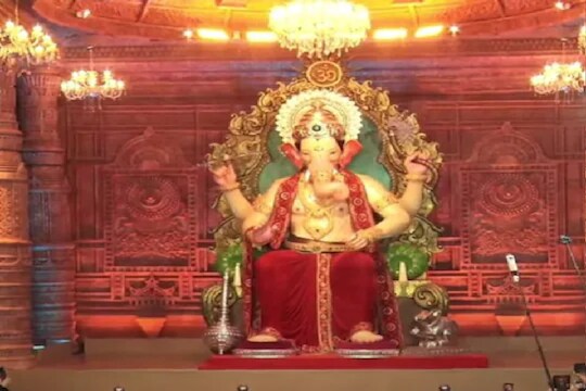 हे नाही पाहिलं तर काय पाहिलं? यंदा आवर्जून भेट द्यावी अशी मुंबईतील 10 प्रसिद्ध गणेश मंडळ