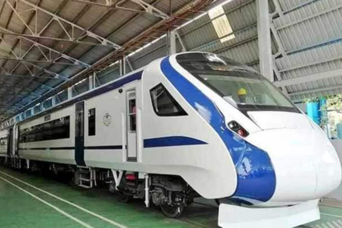 Vande Bharat Train: मुंबईतून फक्त सहा तासांत गाठता येणार गुजरात! वंदे भारत ट्रेनचं वेळापत्रक जाहीर