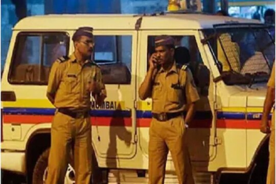 धक्कादायक! टीव्हीचा आवाज कमी करायला सांगितला म्हणून सुनेनं चावली सासूची 3 बोटं, पतीलाही केली मारहाण