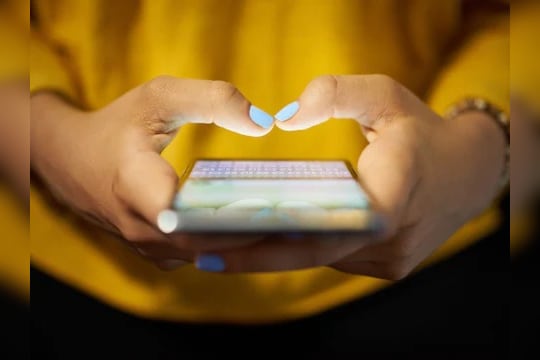 Phone Hack: फोन बंद असला तरी होणार रेकॉर्डिंग, वापरा ही ट्रिक