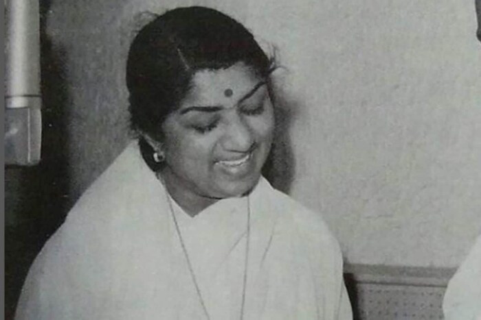 लतादीदींनी हिंदी-मराठीसह जवळपास 8 चित्रपटांमध्ये काम केले होते. लतादीदींना अभिनय करावासा वाटला नसला तरी तिच्या चित्रपटात तिला गमावायला कोणी तयार नव्हते.