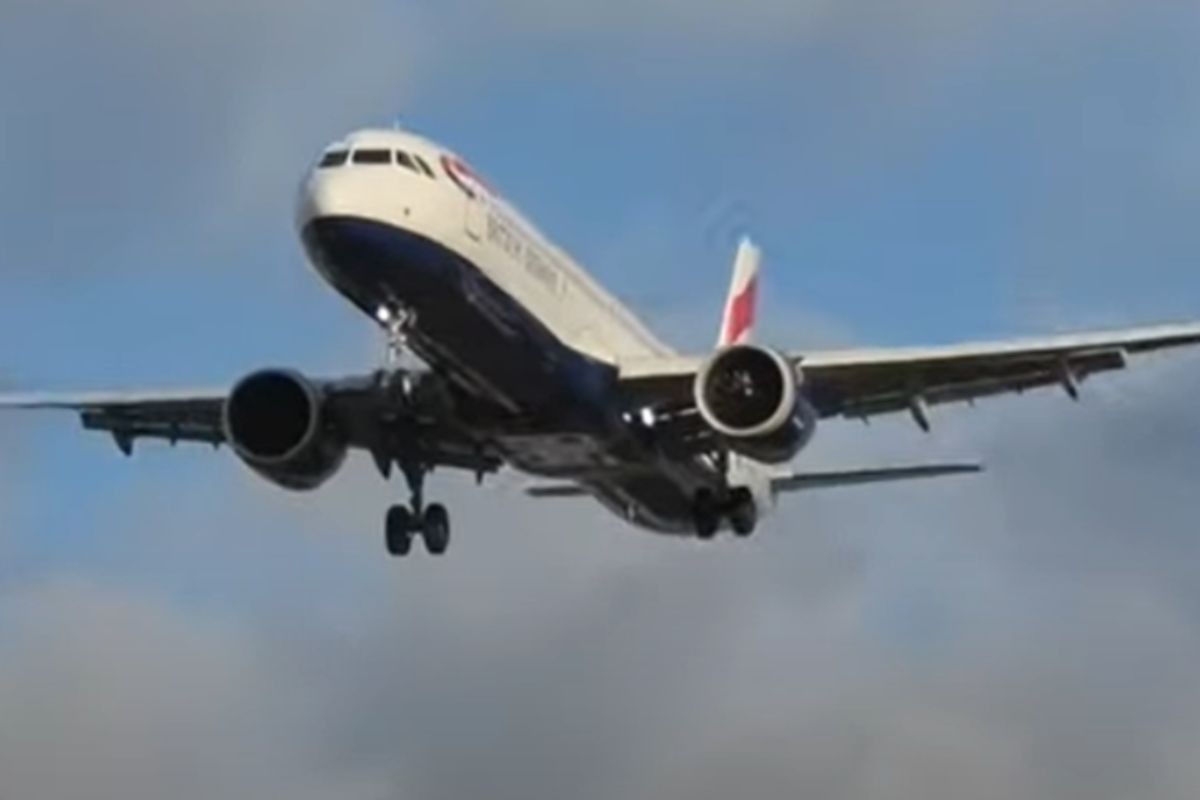 9 वर्षाच्या मुलानं लढवली अजब शक्कल, घरातून पळाला अन् मोफत केला 2700 किमीचा हवाईप्रवास