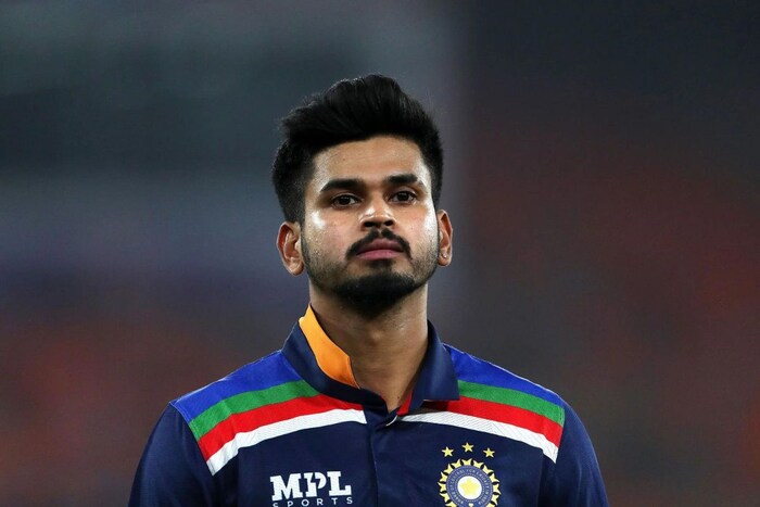 आयपीएल फ्रँचायझी कोलकाता नाईट रायडर्सचा कॅप्टन श्रेयस अय्यर देखील वर्ल्ड कपसाठीच्या 15 सदस्यीय टीममध्ये आपली जागा बनवू शकला नाही. श्रेयसला यंदा कोलकात्यानं  12.25 कोटी रुपये मोजून विकत घेतलं होतं. वर्ल्ड कपसाठी श्रेयस स्टँड बाय खेळाडूंमध्ये आहे. त्याची संघातली जागा दीपक हुडानं घेतली आहे.