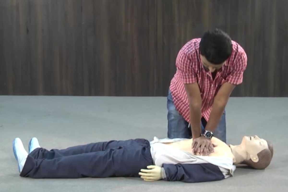 Nashik : हार्ट अटॅक आला तर घाबरू नका, ‘या’ पद्धतीनं वाचवा रूग्णाचा जीव, VIDEO