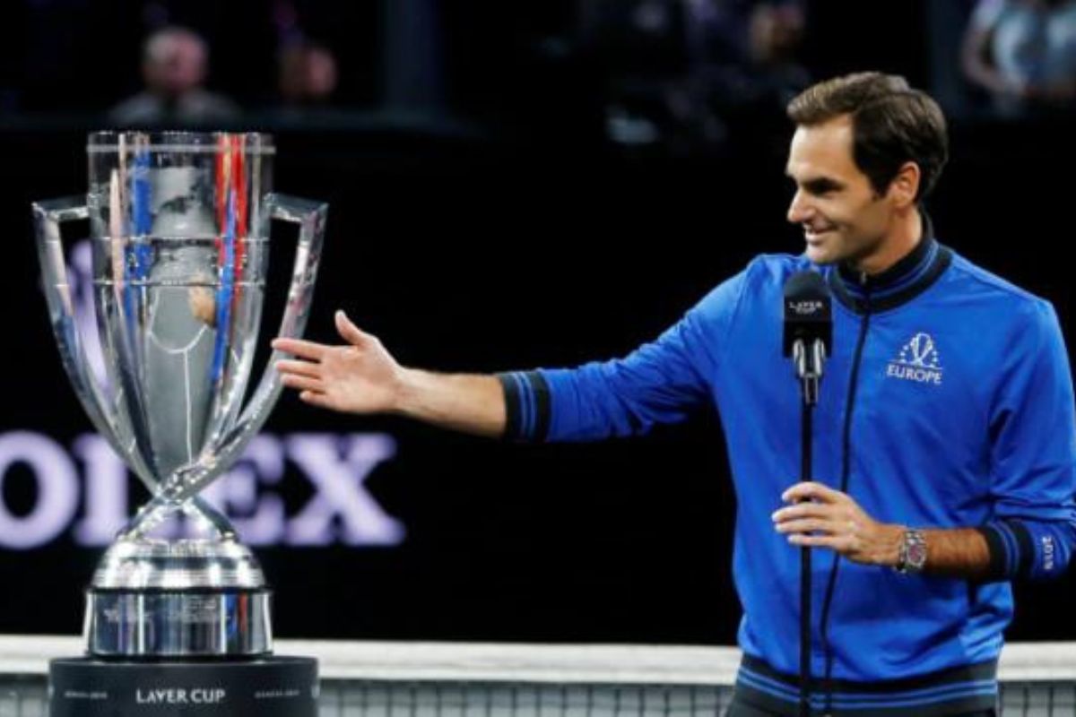 लेव्हर कपसह रॉजर फेडरर