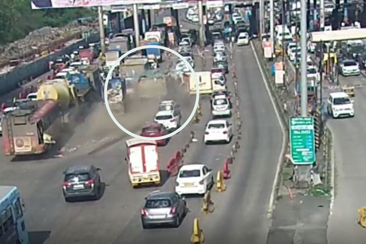 भरधाव डंपरची 10 ते 12 वाहनांना जोरदार धडक; वाशी टोलनाक्यावर विचित्र अपघाताचा VIDEO