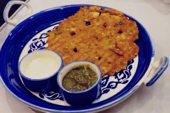 Navratri Recipe : नवरात्रीमध्ये उपवासासाठी बनवा थालीपीठ, पाहा सोपी रेसिपी VIDEO