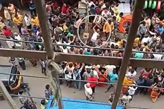 मुलं चोरणारा समजून शेकडो लोकांनी त्याला घेरलं अन्.., ठाण्यातील धक्कादायक घटनेचा Video