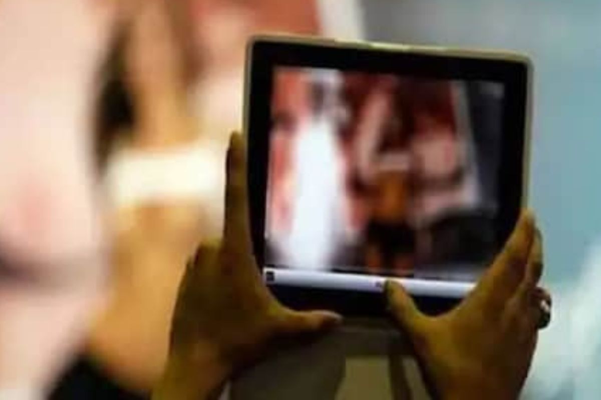 केंद्र सरकारचा मोठा निर्णय; या कारणामुळे 67 पॉर्न वेबसाइट्सवर बंदी