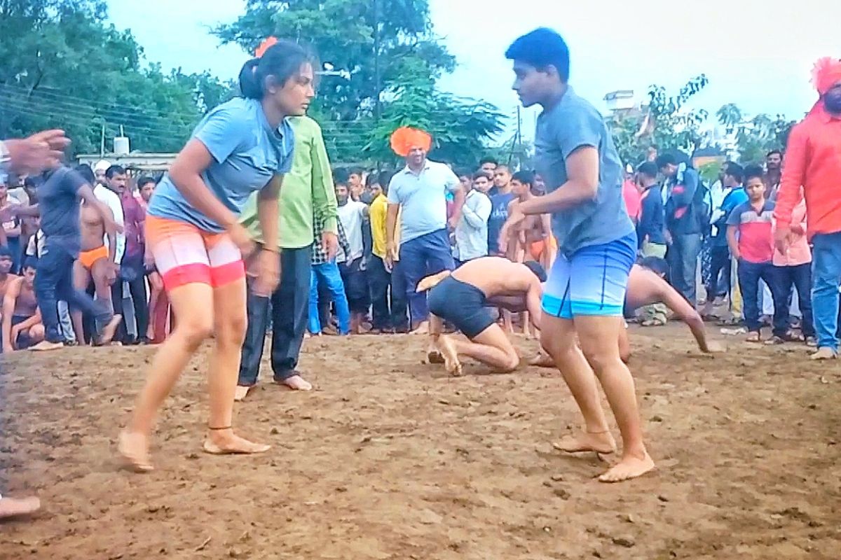 Aurangabad : गणेशोत्सावानिमित्त कुस्त्यांची दंगल, राष्ट्रीय कुस्तीपटू सोनालीनं गाजवला आखाडा! VIDEO
