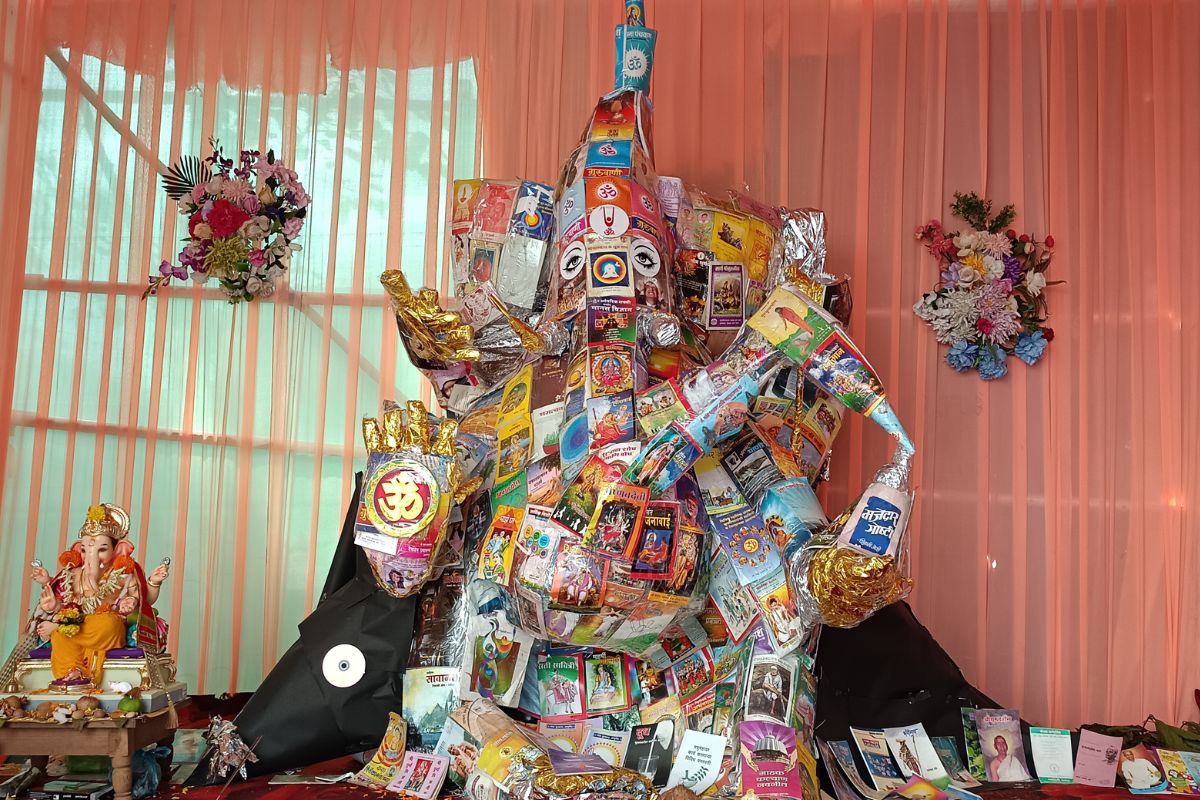 Ganeshotsav 2022 : नाशिकमध्ये साकारला पुस्तकांचा बाप्पा, पाहा कशी सुचली अनोखी कल्पना VIDEO